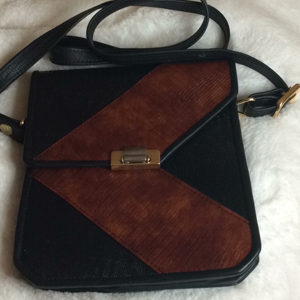 LEATHER CROSSBODY HANDBAG